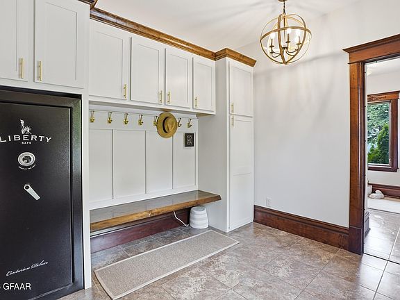 2nd image of 628 31st St NE