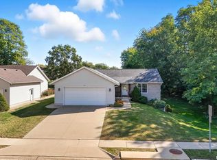 223 S 8th St, Le Claire, IA