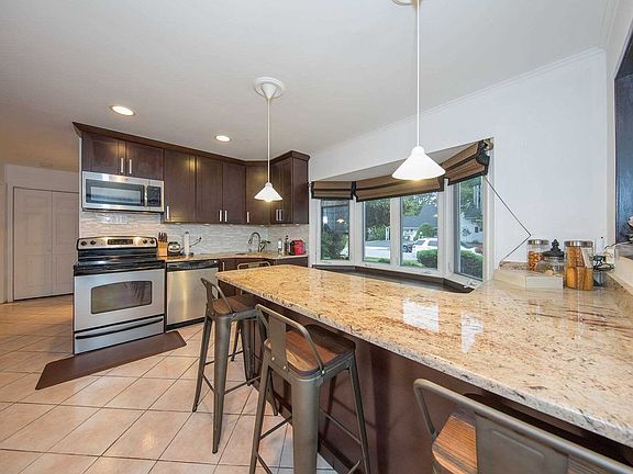 4th image of 40 Basket Ln