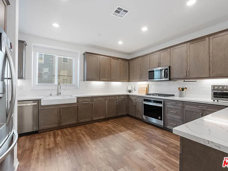 749 Daniel Freeman Cir — Photo 5