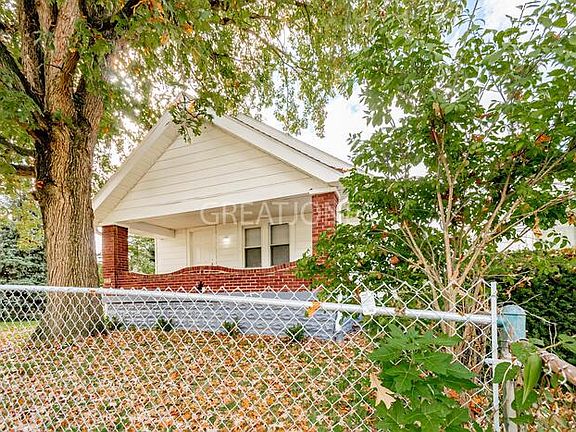 4th image of 2363 E Bradbury Ave