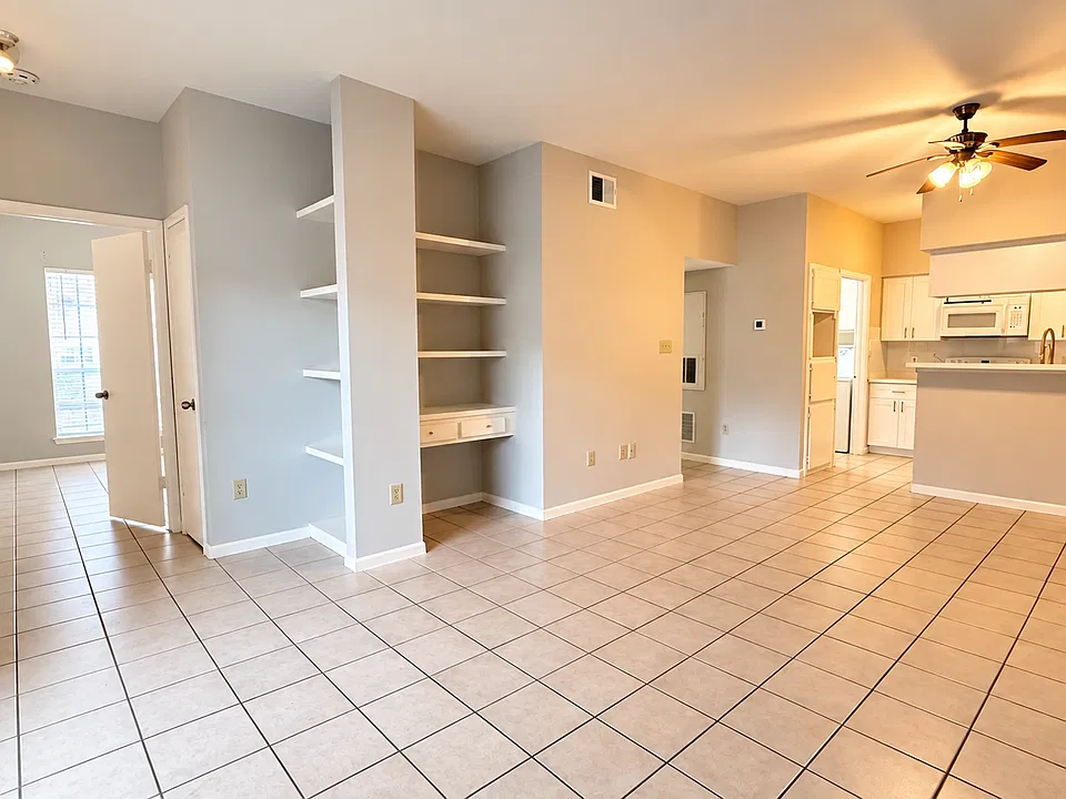 2626 Holly Hall St #315