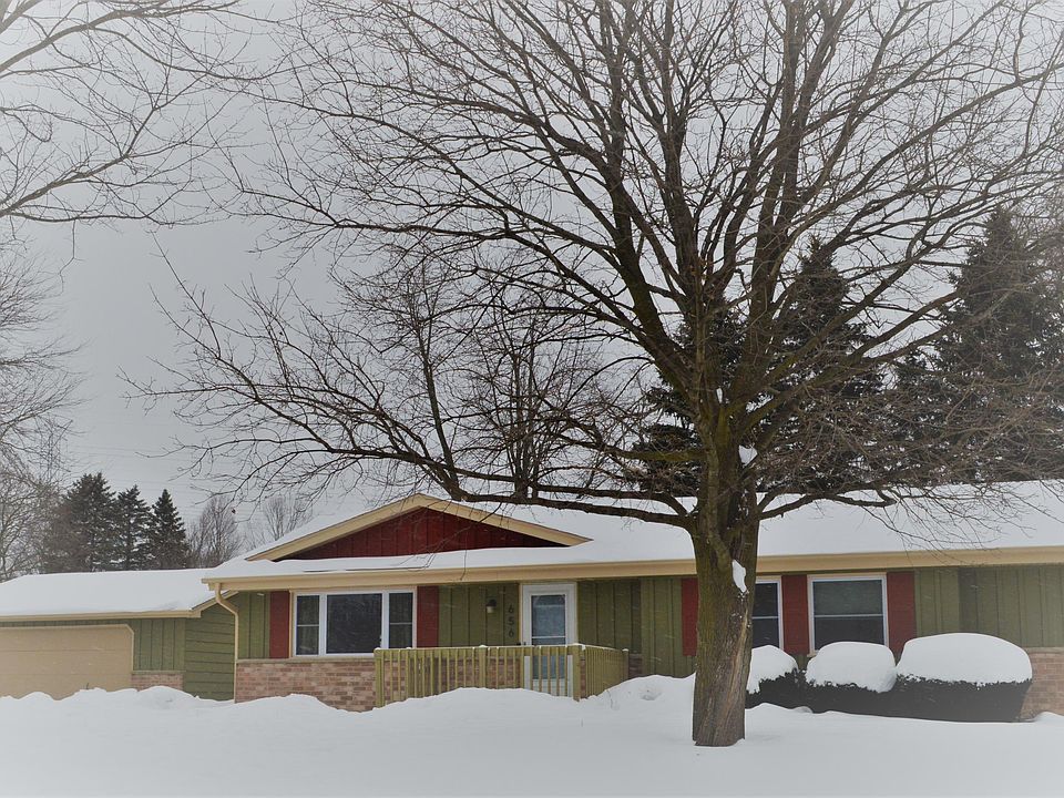 1st image of 656 Hollybrook Ln