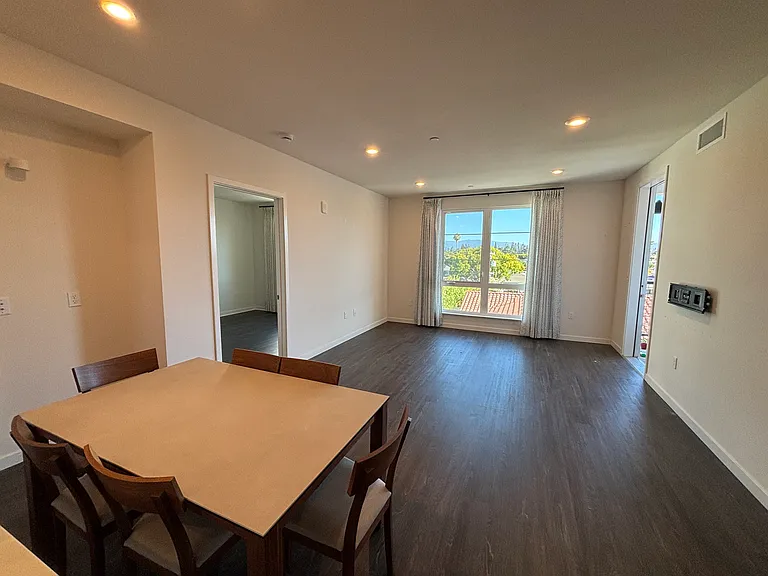 1850 El Camino Real #404 — Photo 16