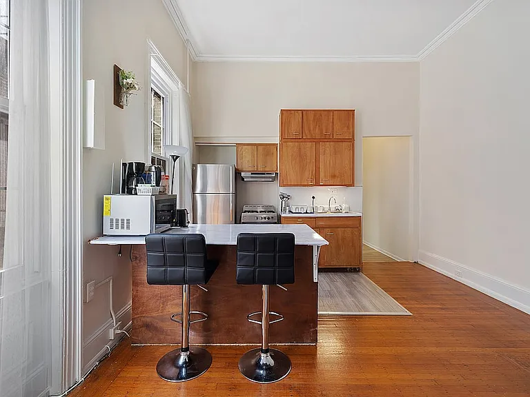 2027 Walnut St #2R — Photo 2
