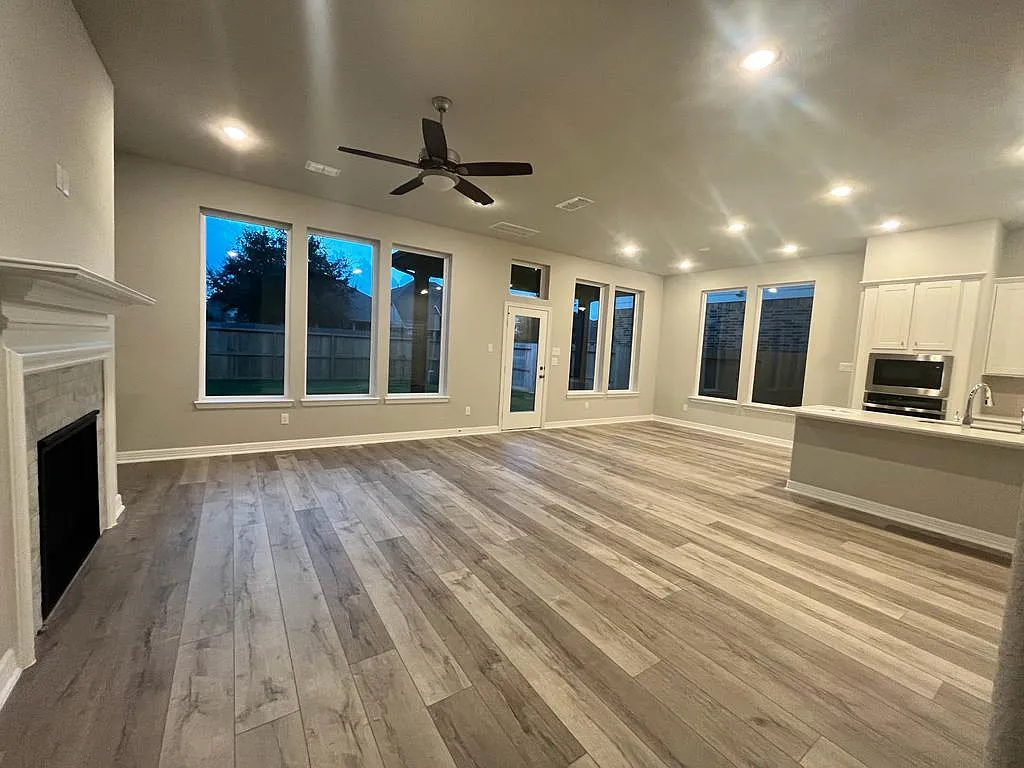 3 bed, 2.5 bath, 2057 sqft, $2,990 — Photo 4