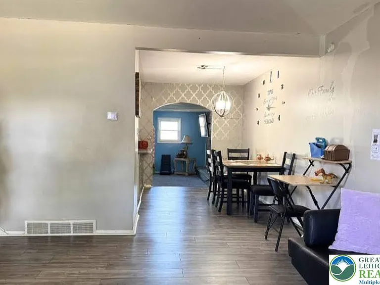 2413 S Church St — Photo 4