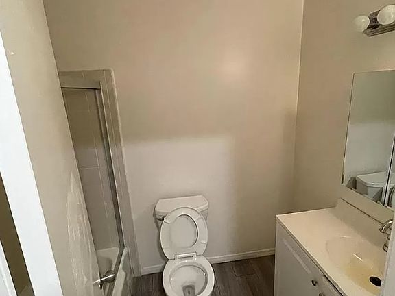 3rd image of 1409 S Manhattan Pl #206