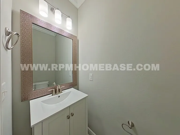 1705 E Gadsden St — Photo 12