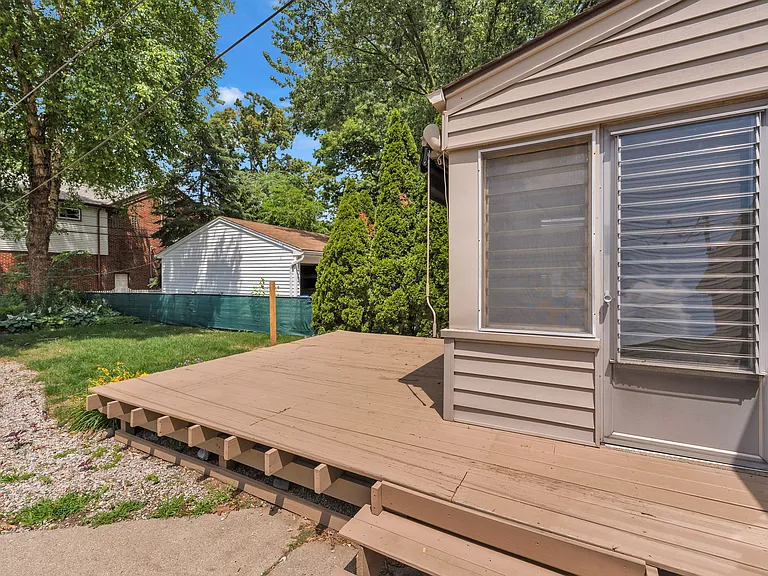 3020 Syracuse St — Photo 33