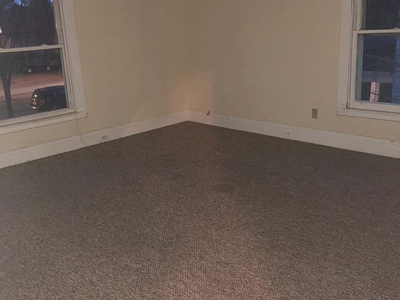 5th image of 84 Manning Blvd #2