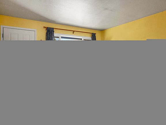3rd image of 3001 Edgecliff Dr
