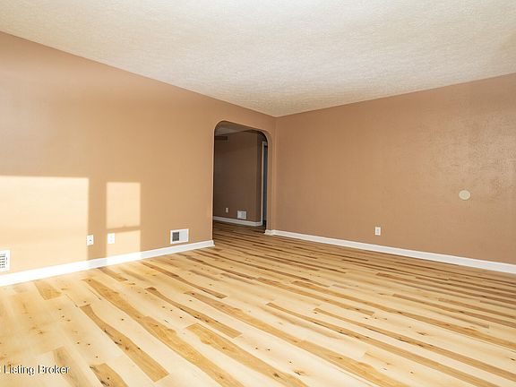 4th image of 8601 Thompson Ln