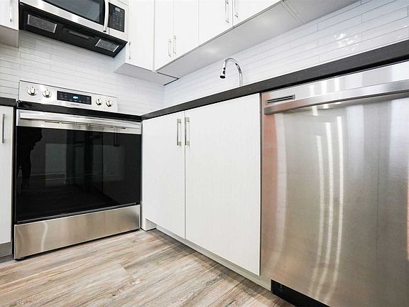 2nd image of 217 Jarvis St #3