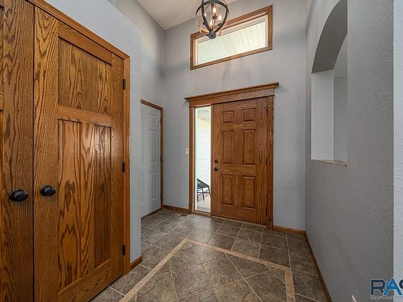 2nd image of 2904 W Courtyard Ln