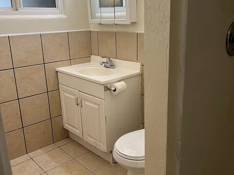 410 Virginia St NE — Photo 5
