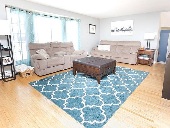 2nd image of 30 Red Oak Dr
