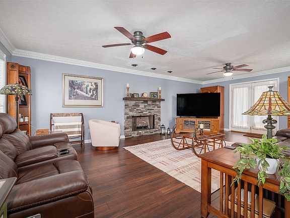 3rd image of 311 Orchard Park Dr