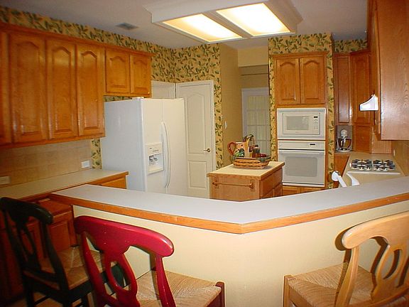 4th image of 404 Newport Dr
