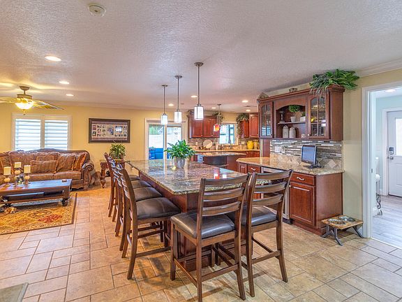 4th image of 1402 Kerry Ct