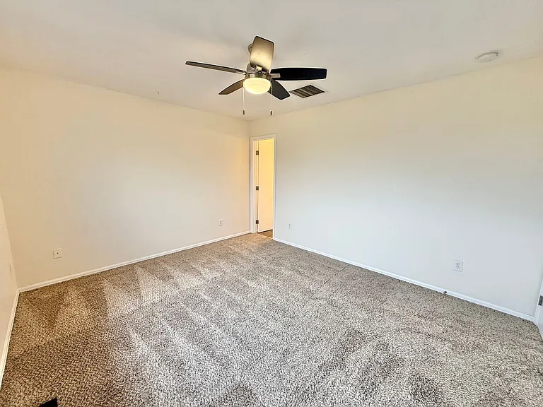 636 E Clarion Dr #B — Photo 11