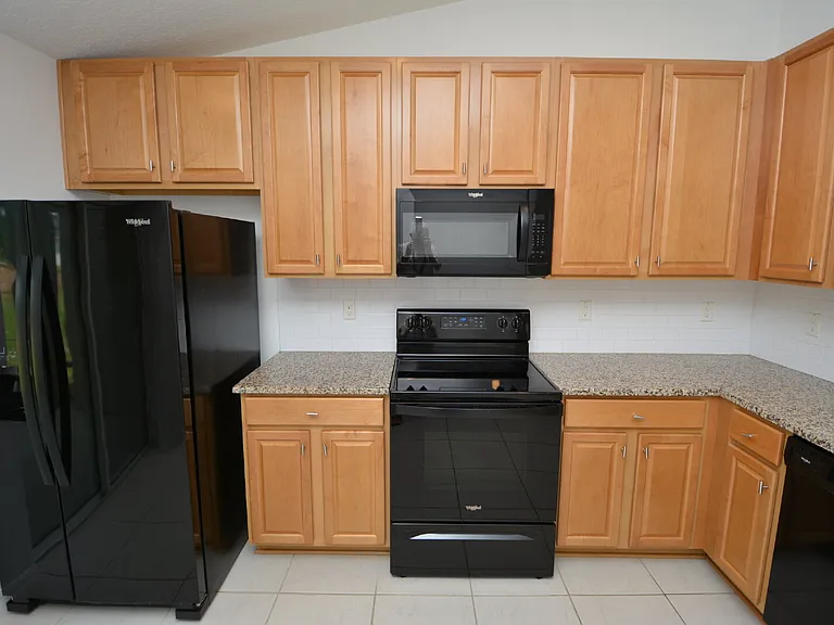 33 Rosecroft Ln #B — Photo 27