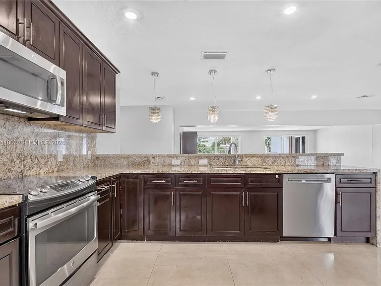 16641 Royal Poinciana Dr — Photo 14