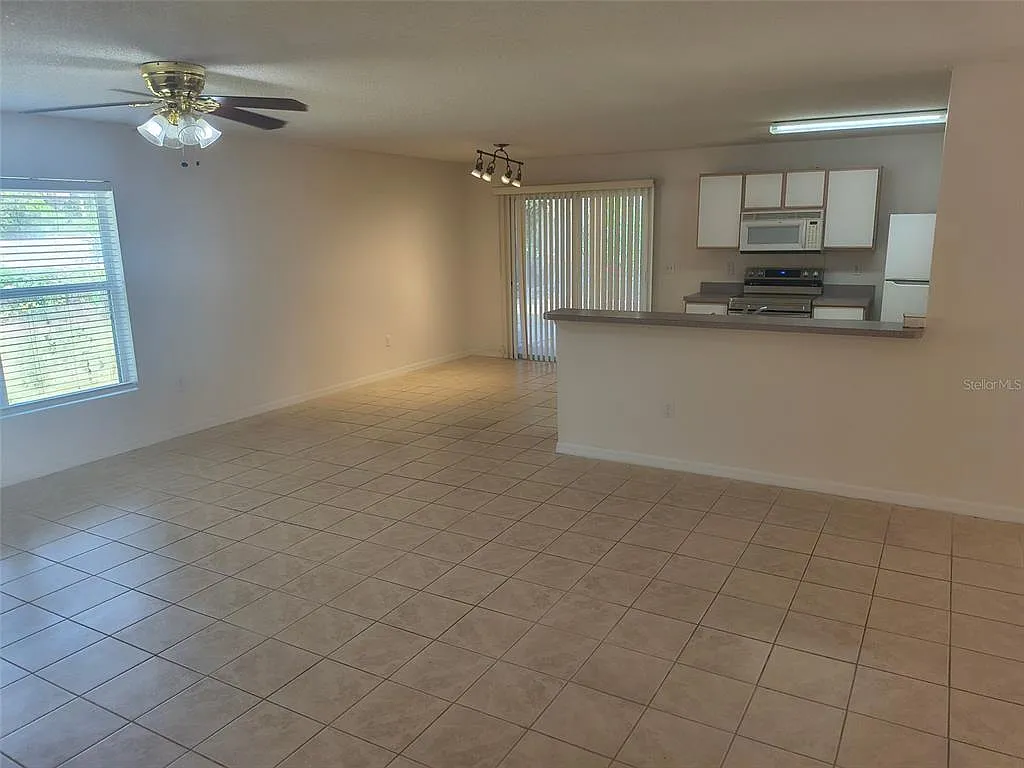 4 bed, 2.0 bath, 1921 sqft, $1,950 — Photo 3