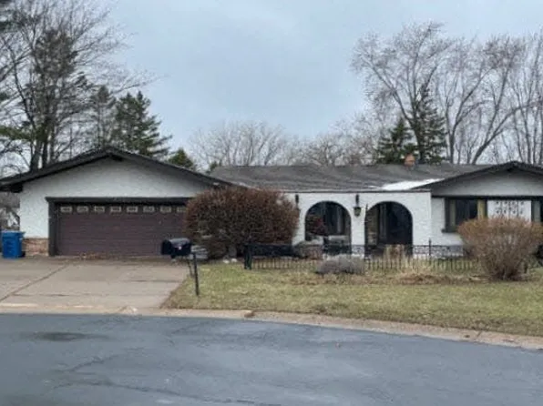 2300 Greenview Dr, New Brighton, MN 55112