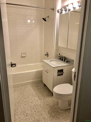 Rented by Akam Sales and Brokerage | media 21