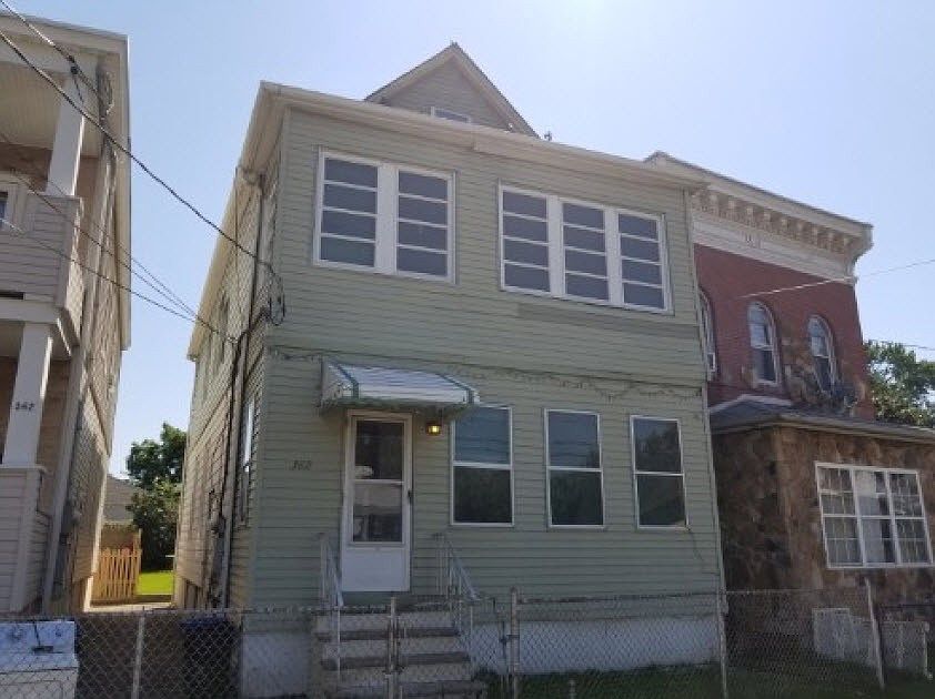 2nd image of 360 River Dr