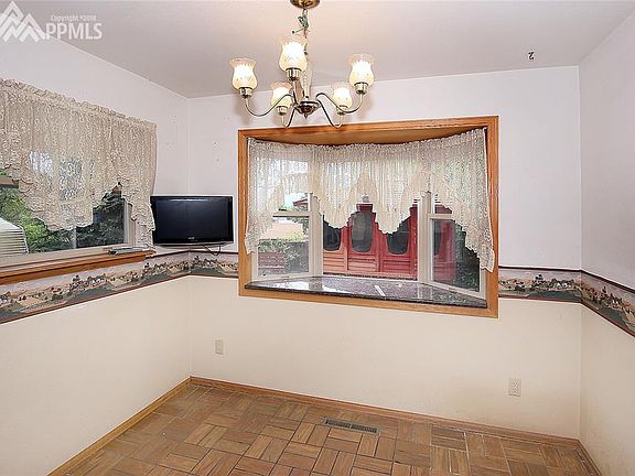 Eating Nook & Bay Window