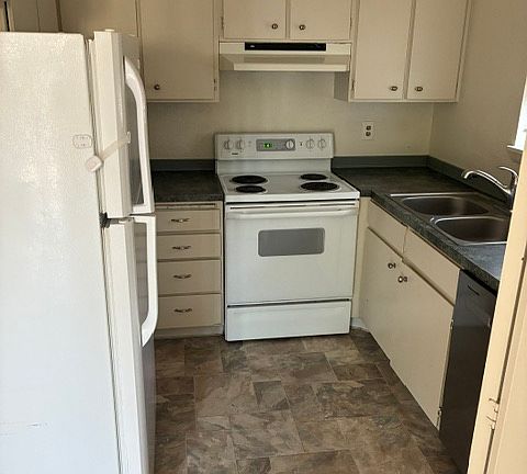 2nd image of 300 S Ruby St #1