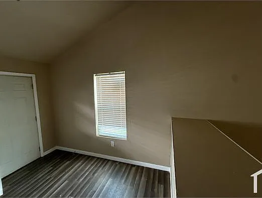 1120 Rich Ave #A — Photo 2