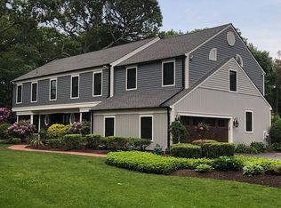 6 Three Pond Rd, Smithtown, NY 11787