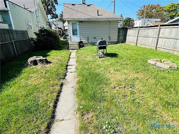5th image of 515 Plymouth St