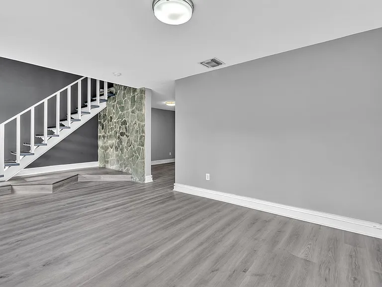 14212 NE 4th Ave — Photo 16