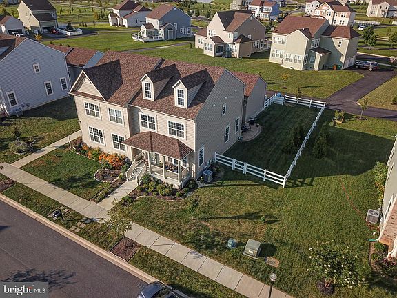 3rd image of 1045 E Davinci Dr