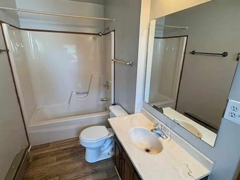 608 Warwick Ave — Photo 7
