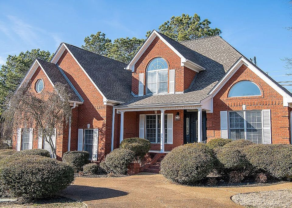 1st image of 11 Wyndhurst Dr