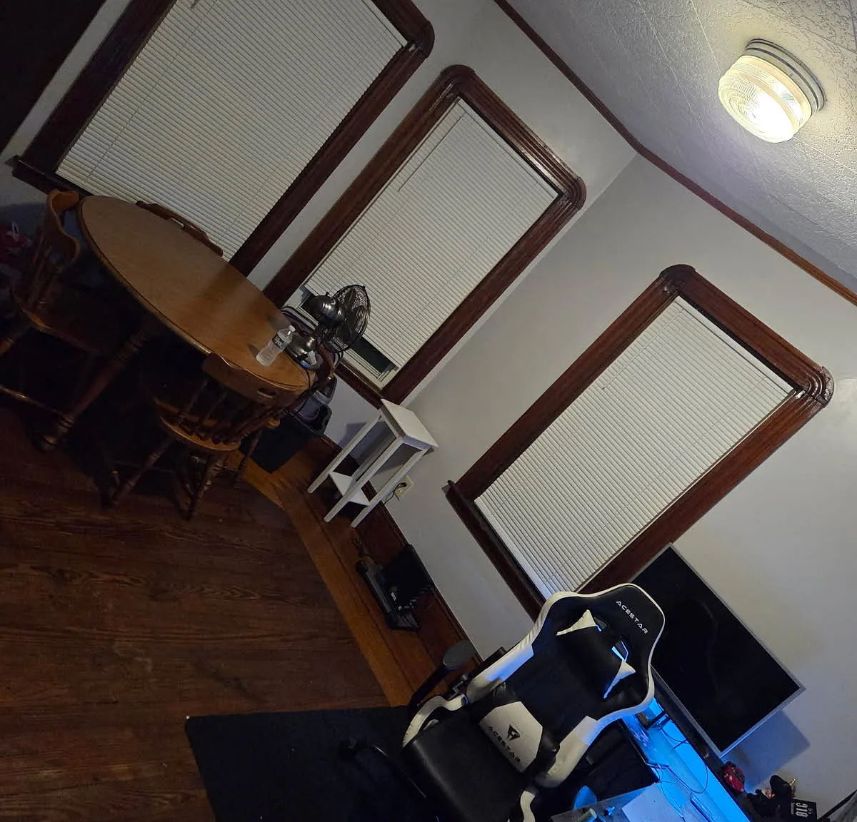 2 bed, 920 sqft, $1,600 — Photo 2