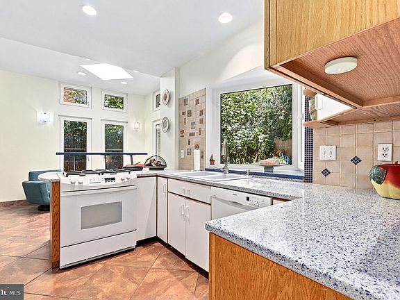 4th image of 4705 Morgan Dr