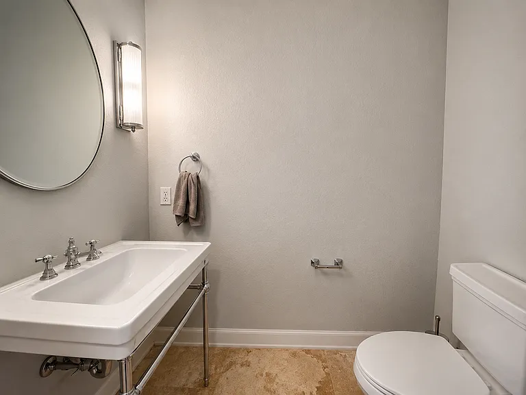 241 Inverrary Dr — Photo 10