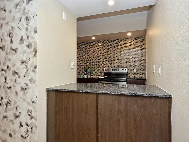 2200 Dickson Dr #126 — Photo 5
