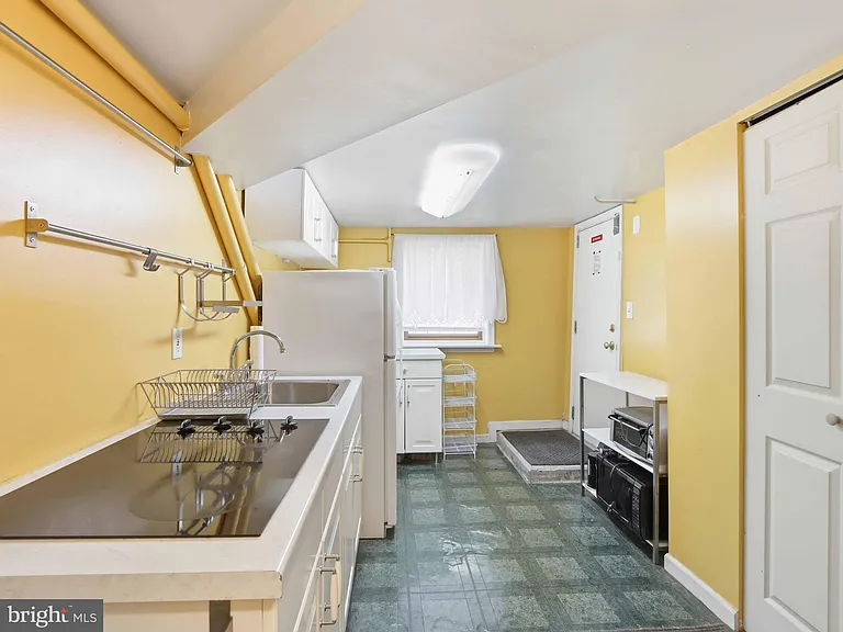 1435 Bolton St — Photo 3