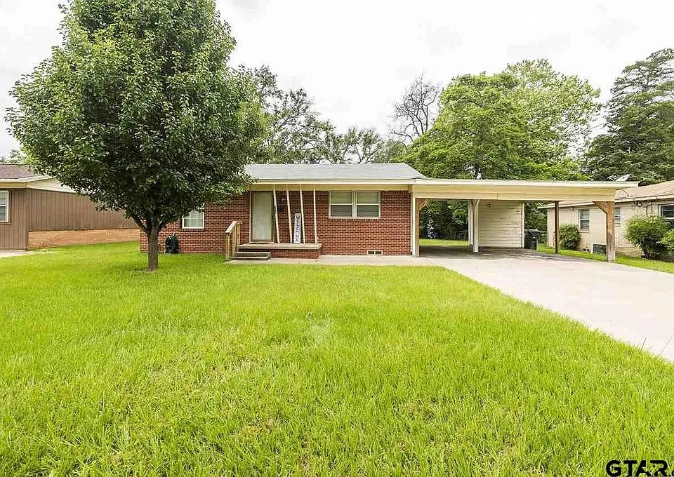302 Bandera Dr
