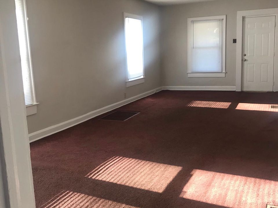 2nd image of 1409 N Mount St