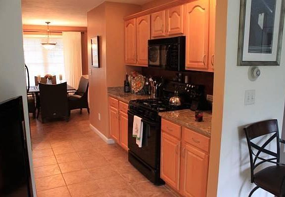 3rd image of 223 Fulton St #223