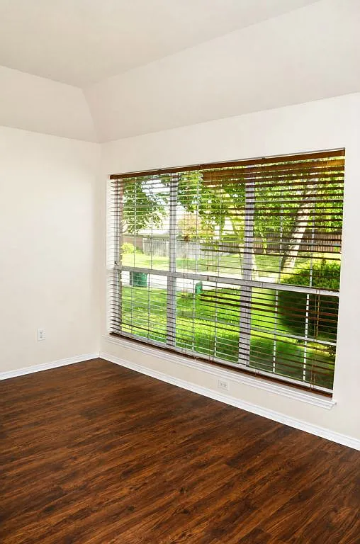 4 bed, 2410 sqft, $1,900 — Photo 4
