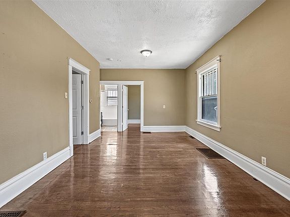 3rd image of 2321 1st Ave SE
